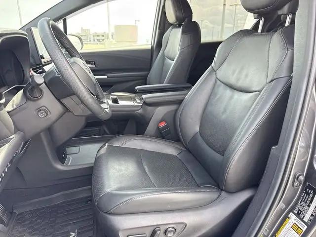 2025 Toyota Sienna Platinum