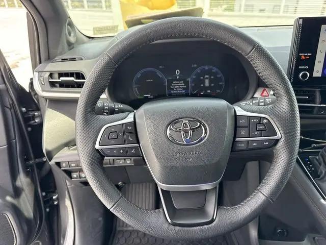 2025 Toyota Sienna Platinum