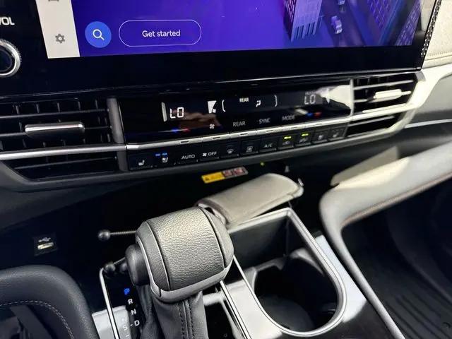 2025 Toyota Sienna Platinum