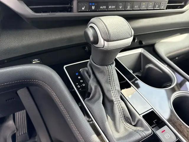 2025 Toyota Sienna Platinum