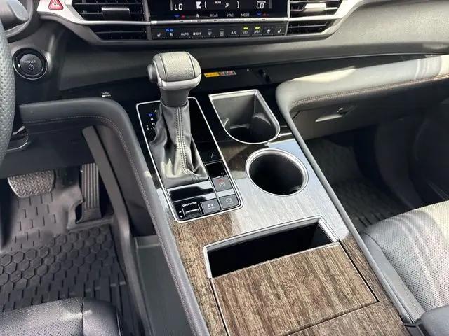 2025 Toyota Sienna Platinum