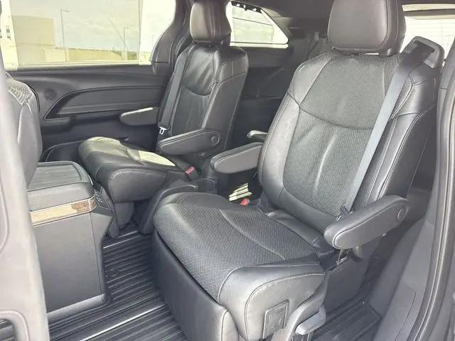2025 Toyota Sienna Platinum