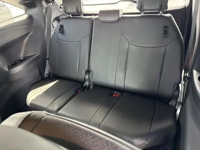 2025 Toyota Sienna Platinum