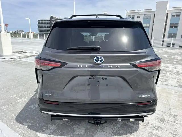 2025 Toyota Sienna Platinum