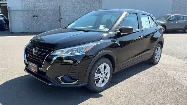 2025 Nissan Kicks S