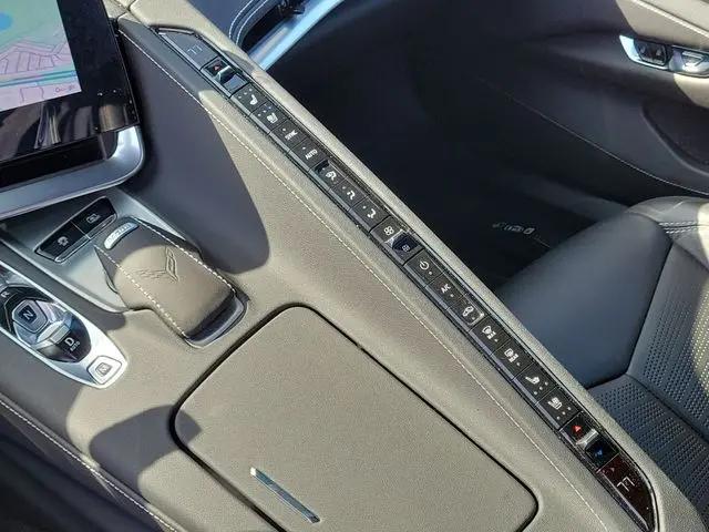 2025 Chevrolet Corvette Stingray RWD Convertible 2LT