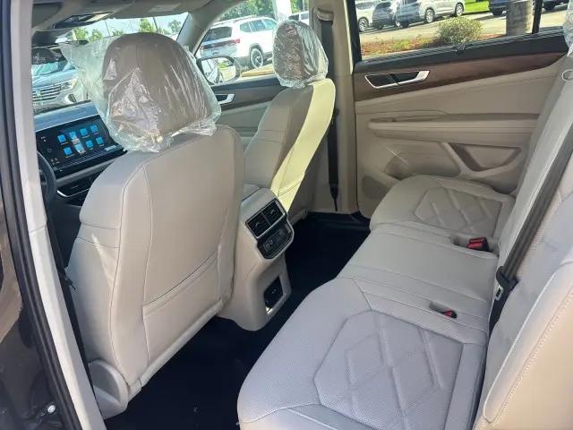 2026 Volkswagen Atlas SE with Technology