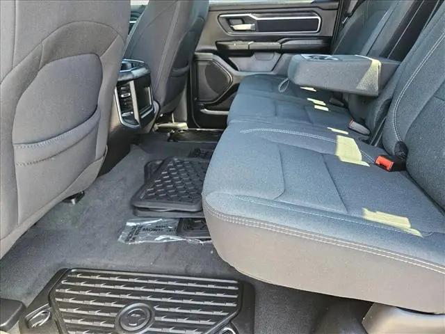 2024 Ram 1500 Big Horn Crew Cab 4x4 5'7" Box