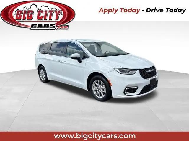 2023 Chrysler Pacifica Touring L for sale in Fort Wayne, IN