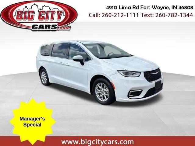 2023 Chrysler Pacifica Touring L for sale in Fort Wayne, IN