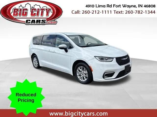 2023 Chrysler Pacifica Touring L for sale in Fort Wayne, IN