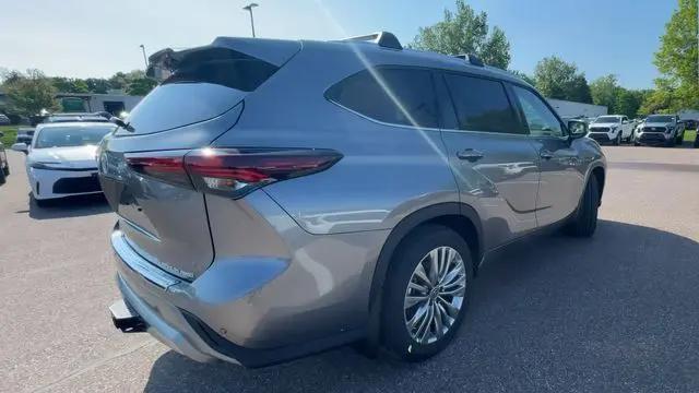 2026 Toyota Highlander Platinum