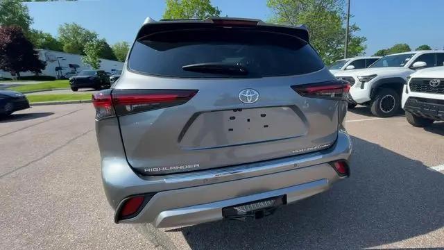 2026 Toyota Highlander Platinum