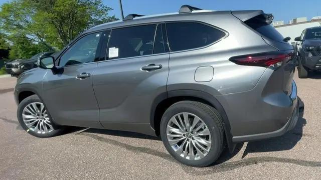 2026 Toyota Highlander Platinum
