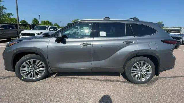 2026 Toyota Highlander Platinum