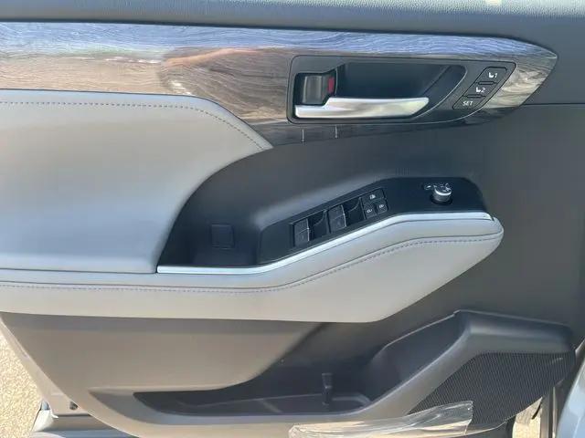 2026 Toyota Highlander Platinum