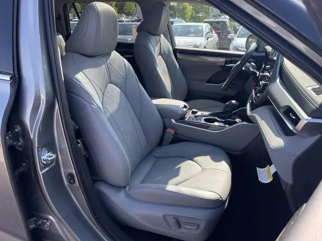2026 Toyota Highlander Platinum