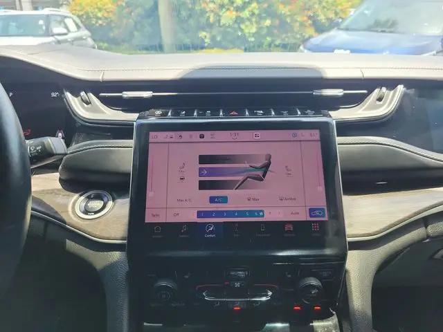2022 Jeep Grand Cherokee Limited 4x2