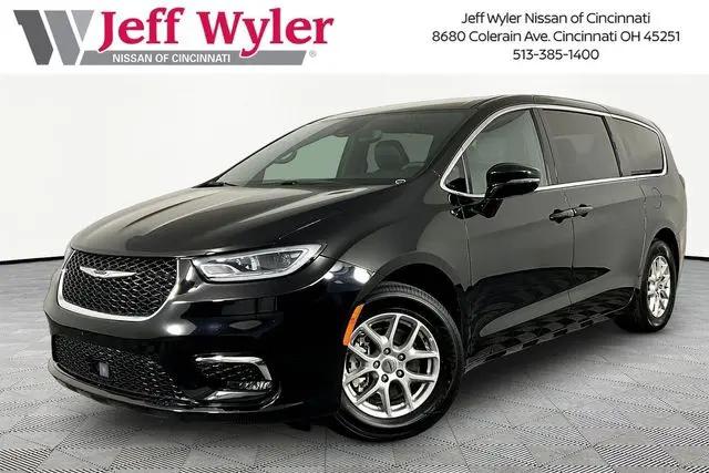 2025 Chrysler Pacifica Select for sale near Cincinnati, OH
