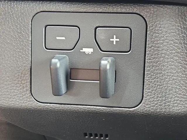 2026 Toyota Tundra SR5 CrewMax 5.5' Bed