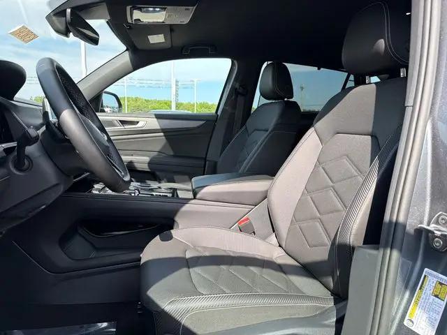2025 Volkswagen Atlas Cross Sport 2.0T SE w/Technology