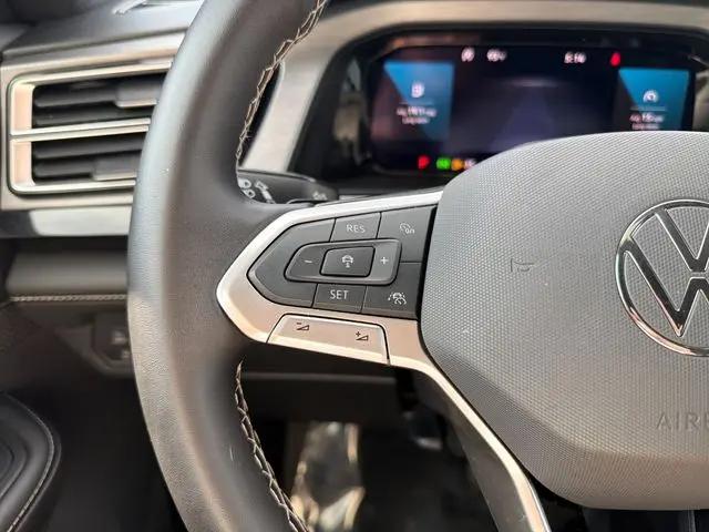 2025 Volkswagen Atlas Cross Sport 2.0T SE w/Technology