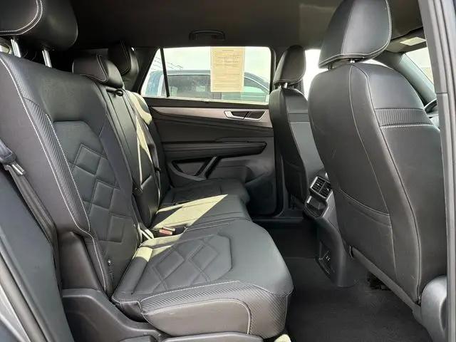 2025 Volkswagen Atlas Cross Sport 2.0T SE w/Technology