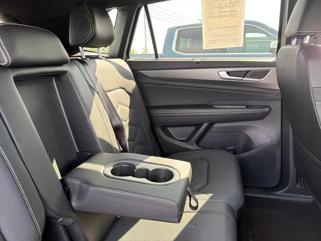 2025 Volkswagen Atlas Cross Sport 2.0T SE w/Technology