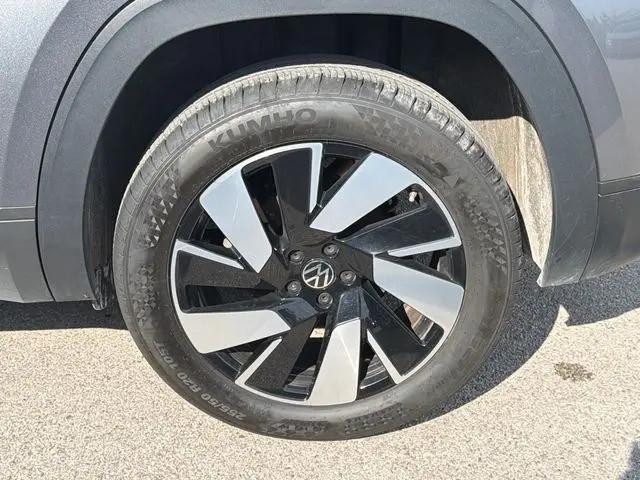 2025 Volkswagen Atlas Cross Sport 2.0T SE w/Technology
