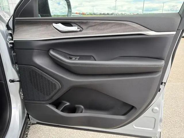 2026 Jeep Grand Cherokee L Altitude 4x4