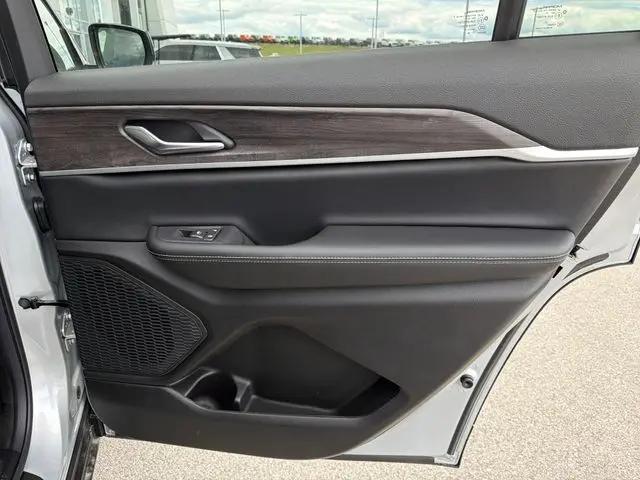 2026 Jeep Grand Cherokee L Altitude 4x4