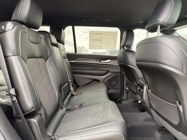 2026 Jeep Grand Cherokee L Altitude 4x4
