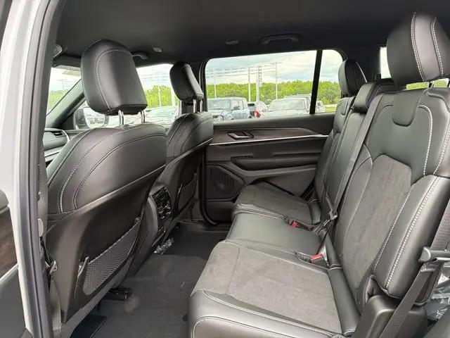 2026 Jeep Grand Cherokee L Altitude 4x4