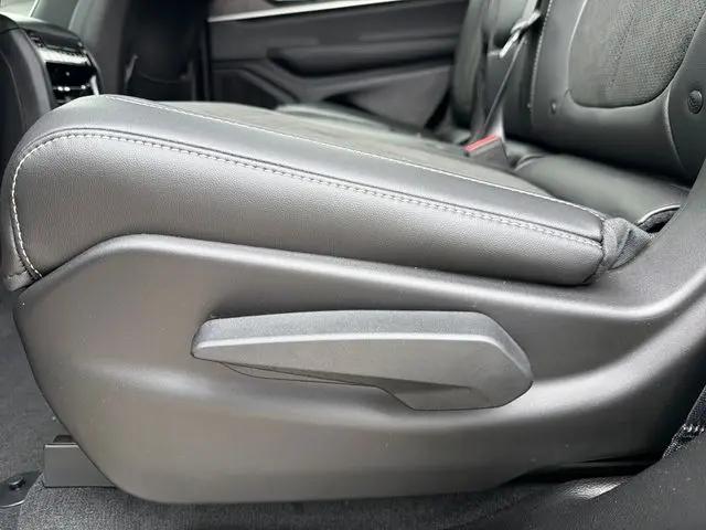 2026 Jeep Grand Cherokee L Altitude 4x4