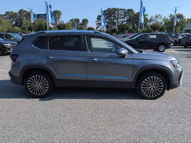 2025 Volkswagen Taos 1.5T SE