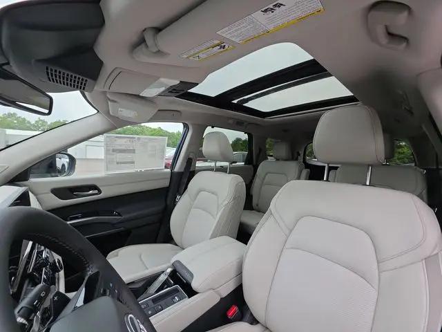 2026 Nissan Pathfinder SL