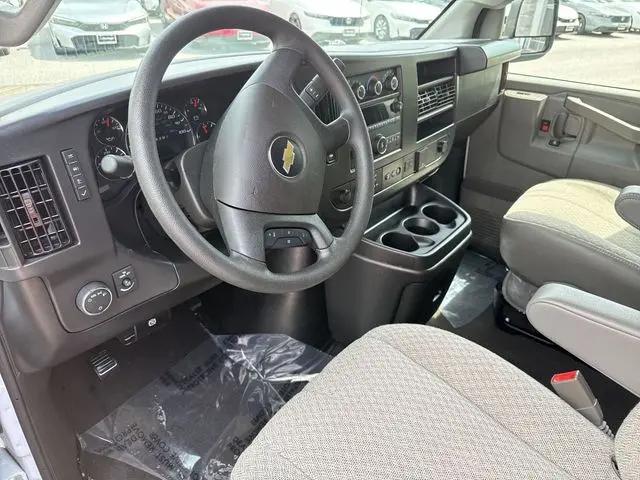 2025 Chevrolet Express Passenger RWD 3500 Extended Wheelbase LT