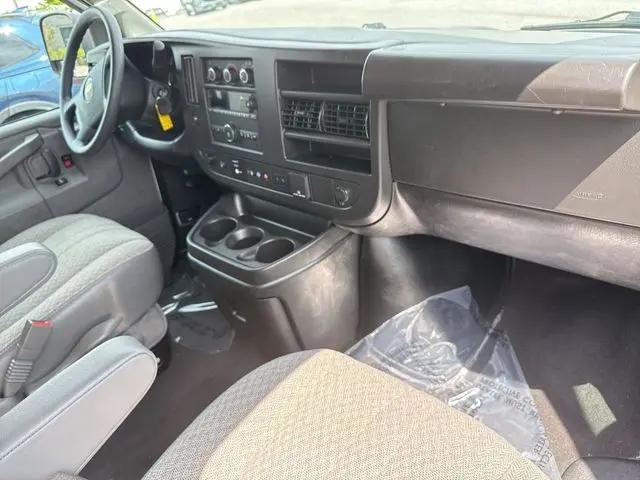 2025 Chevrolet Express Passenger RWD 3500 Extended Wheelbase LT