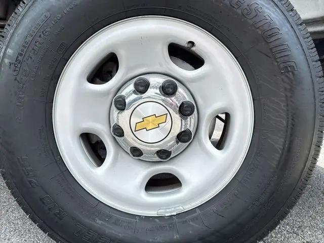 2025 Chevrolet Express Passenger RWD 3500 Extended Wheelbase LT