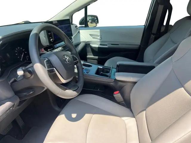 2025 Toyota Sienna XLE