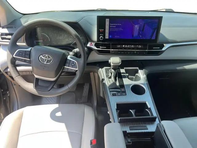 2025 Toyota Sienna XLE