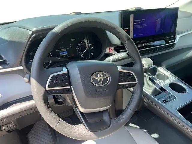 2025 Toyota Sienna XLE