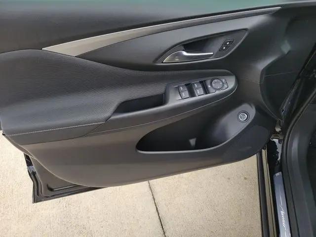 2026 Buick NV Avenir FWD