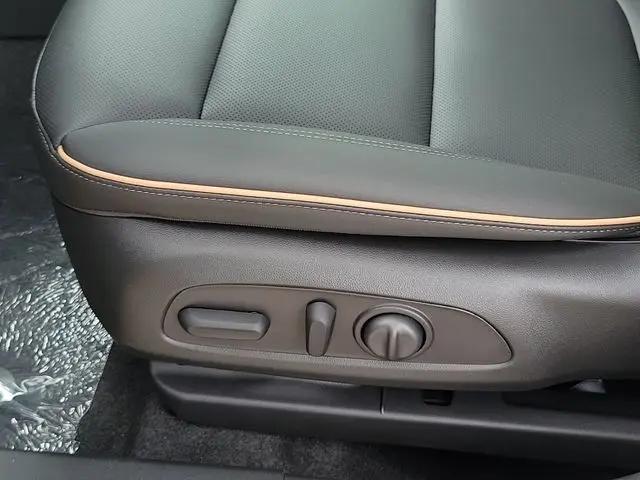 2026 Buick NV Avenir FWD