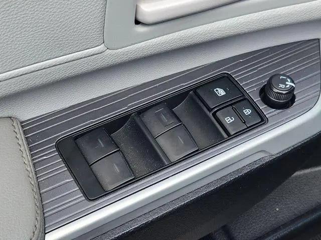 2025 Toyota Sienna LE
