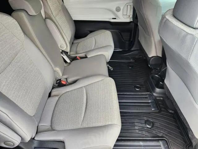 2025 Toyota Sienna LE