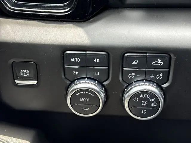 2022 GMC Sierra 1500 4WD Crew Cab Short Box AT4X