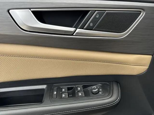 2026 Volkswagen Atlas Cross Sport SE with Technology