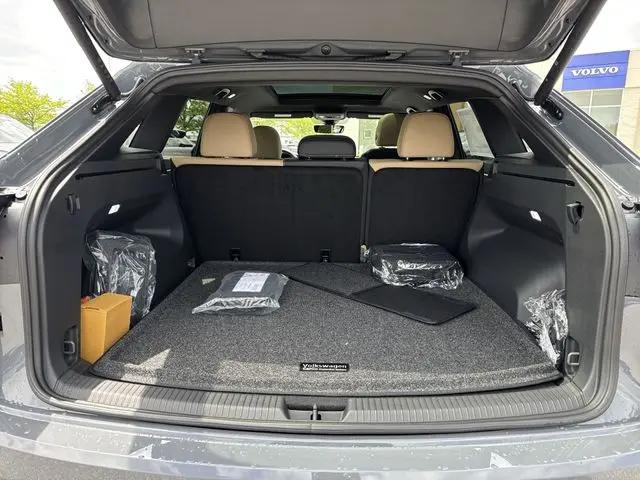 2026 Volkswagen Atlas Cross Sport SE with Technology