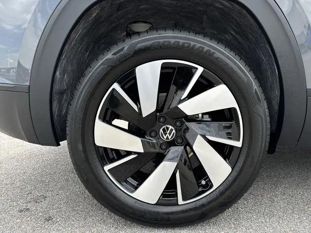 2026 Volkswagen Atlas Cross Sport SE with Technology